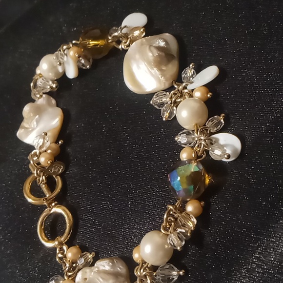Premier design beaded & mother of pearl toggle clasp bracelet gold tone 7.5-8.5 - Picture 4 of 5